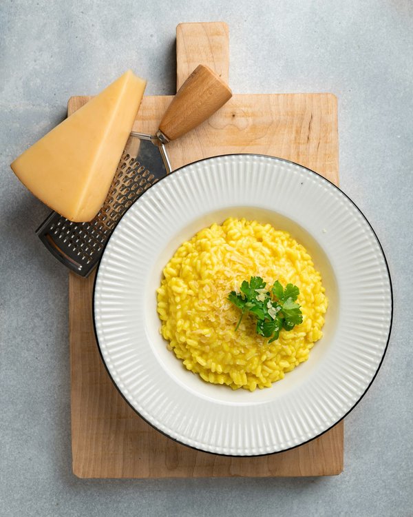Quelle est la méthode pour préparer un risotto aux cèpes et parmesan crémeux ?
